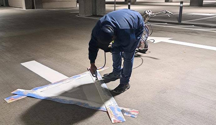 Commercial parking lot line striping service