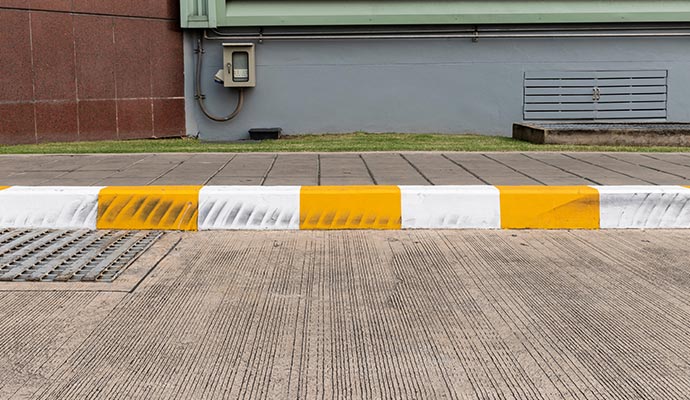 Curb Painting Service in Dallas-Fort Worth