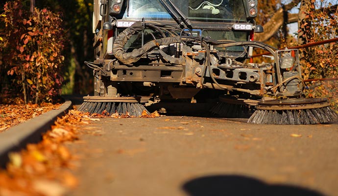 Curbside leaves cleaning